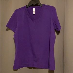 V-neck tee